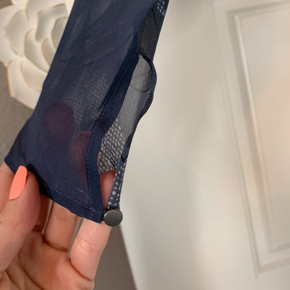 Halston V Neck Flutter Printed Dress NWT - Picture 4 of 10